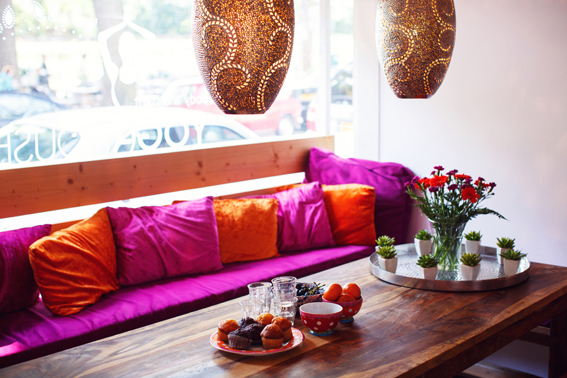 Het Yogahouse is gelegen in het modekwartier Arnhem op 2 minuten afstand van station Arnhem Velperpoort.