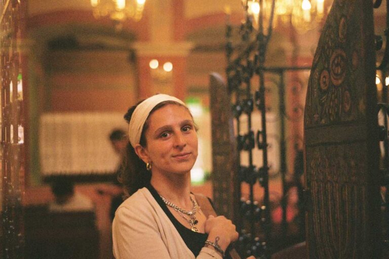 Paloma Staffod: Zen Shiatsu, Japanse Shiatsu massage bij Yogahouse in Arnhem.